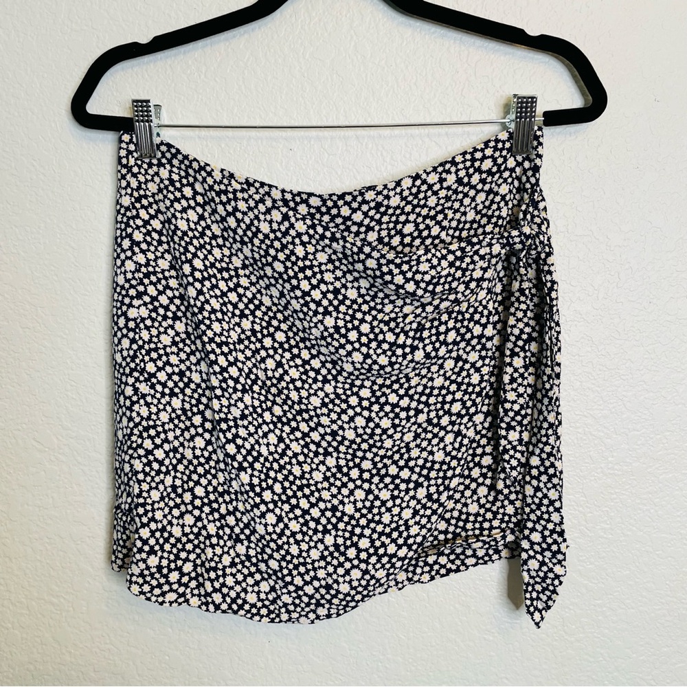 Sézane Micro White Ditzy Floral Navy Faux Wrap Mini Skirt | Size 40 | Size 8